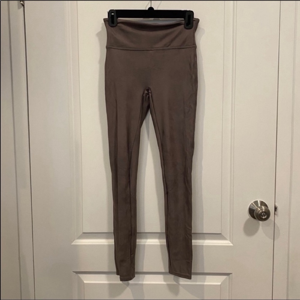 Spanx Faux Leather Leggings in Color Antique Rose - Picture 4 of 5